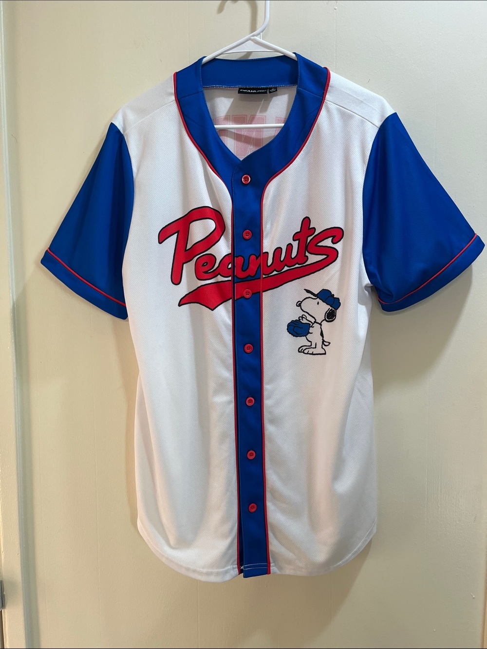 Peanuts Jersey (M) in good like new condition, for Men or Women